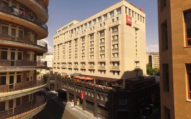 Zvartnots–Ibis Yerevan