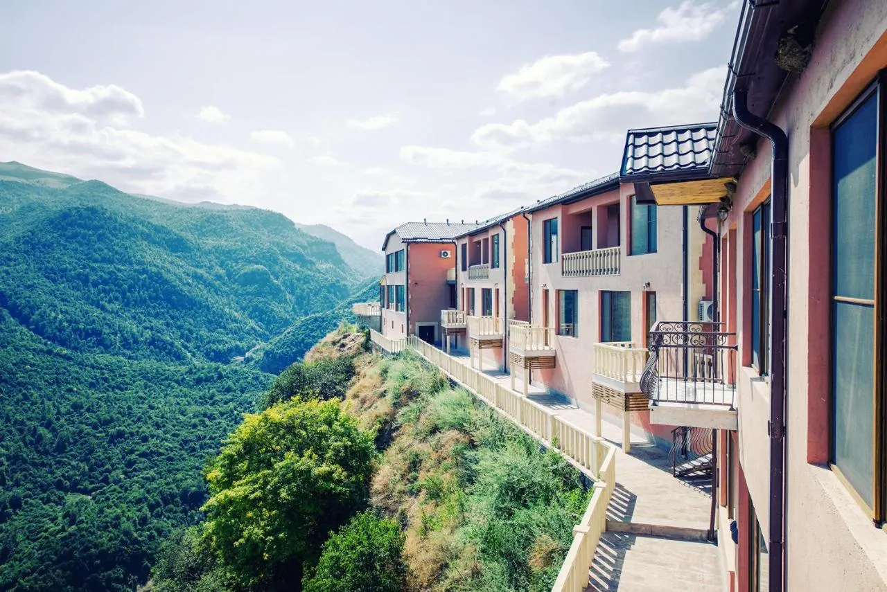 Zvartnots–Lastiver Resort